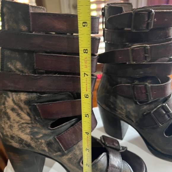 Freebird Distressed Sandals. Purchased at the Freebird store in Salt Lake City - Picture 4 of 11